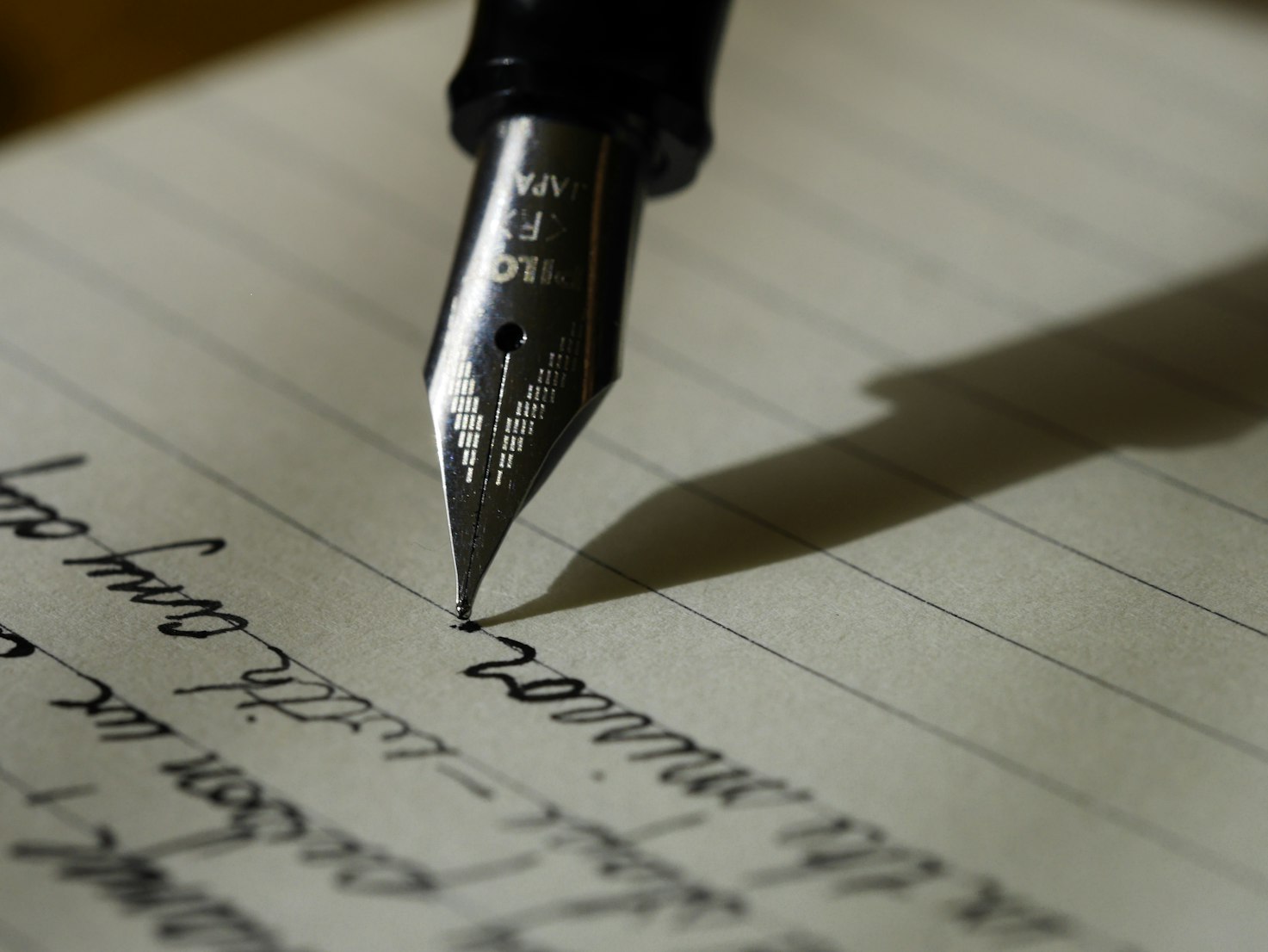 Writing Effective Loglines That Sell Your Script